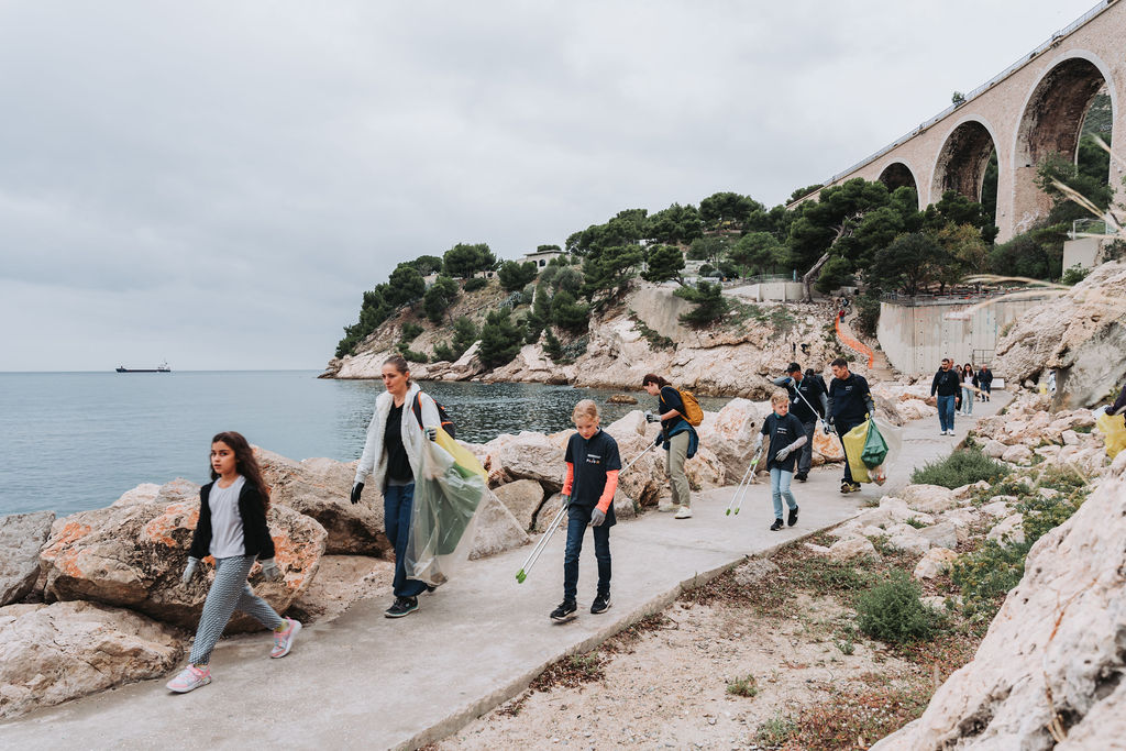 Beach Clean Up in Marseille 6