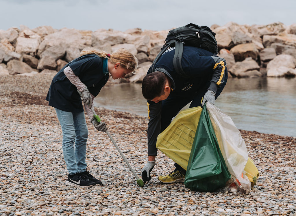 Beach Clean Up in Marseille 4